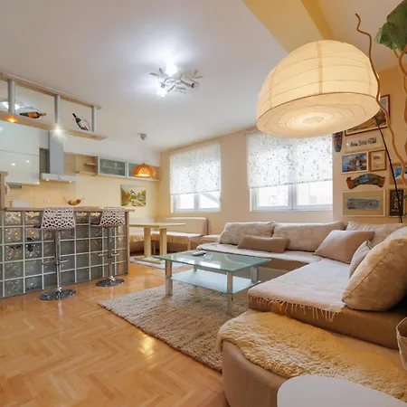 Apartment Lux 010 *